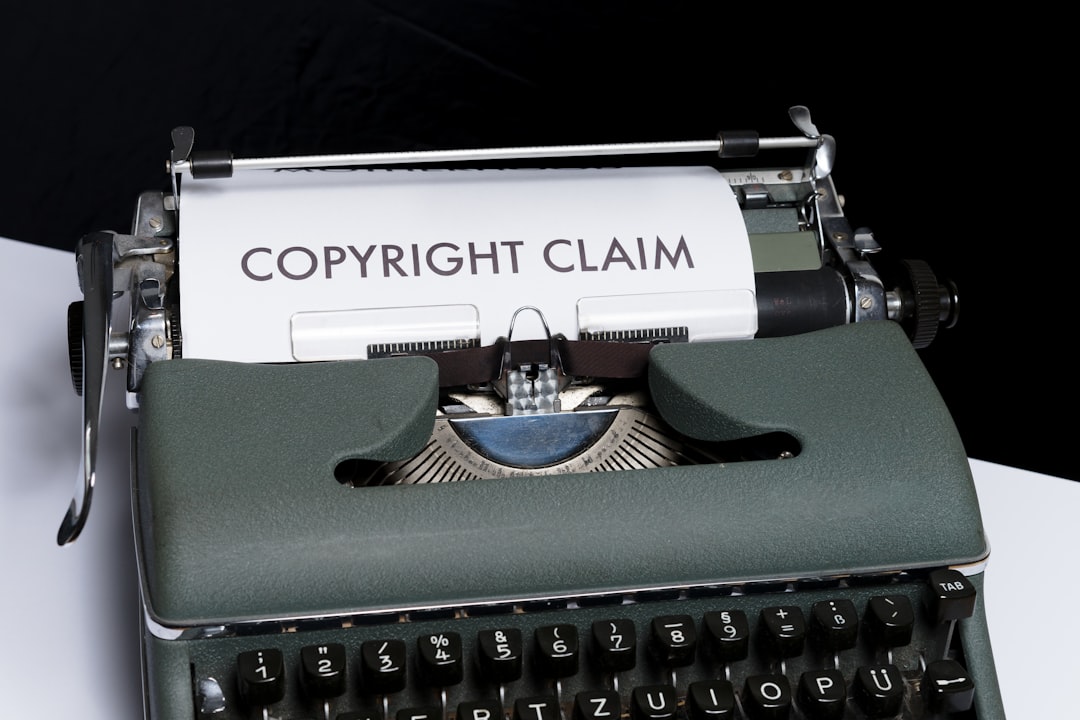 Imagine simbolizând protecția drepturilor de autor online