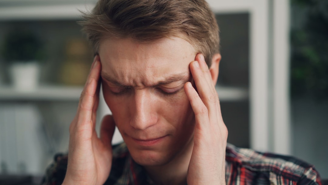 Ghidul durerilor de cap: Tipuri și consultul neurologic