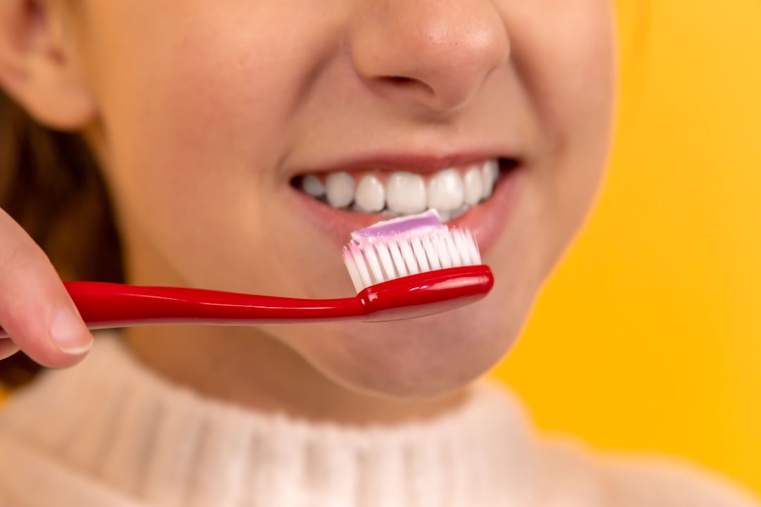 Periuțe de dinți și produse de igienă orală pentru prevenirea cariilor dentare